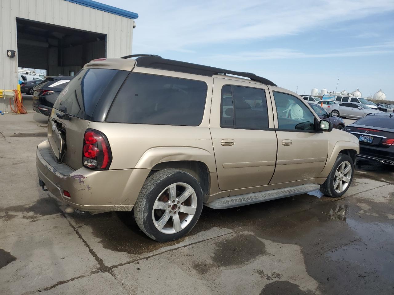 2006 Chevrolet TrailBlazer VIN 1GNES16S166116240 Copart auction photo, front end / all over damage thumbnail 3
