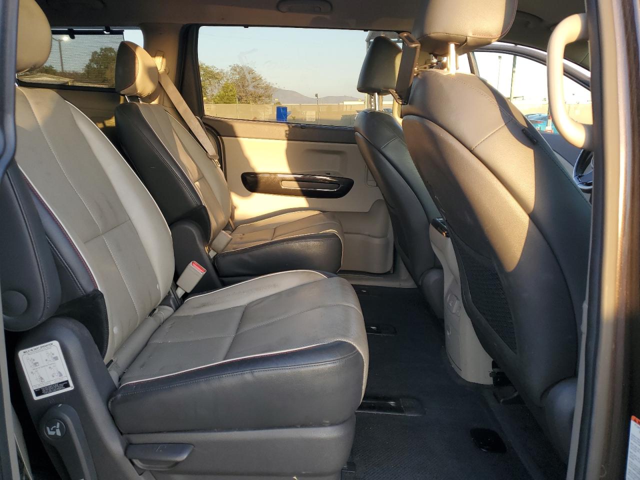 2016 KIA Sedona VIN KNDMC5C14G6159251 Copart auction photo, minor dent/scratches damage thumbnail 11