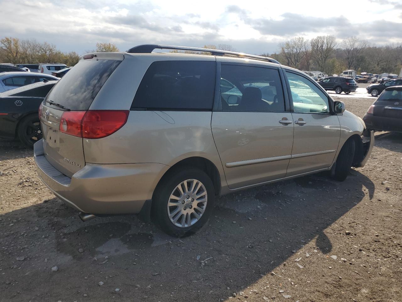 2007 Toyota Sienna VIN 5TDZK22C07S044396 Copart auction photo, front end / undercarriage damage thumbnail 3