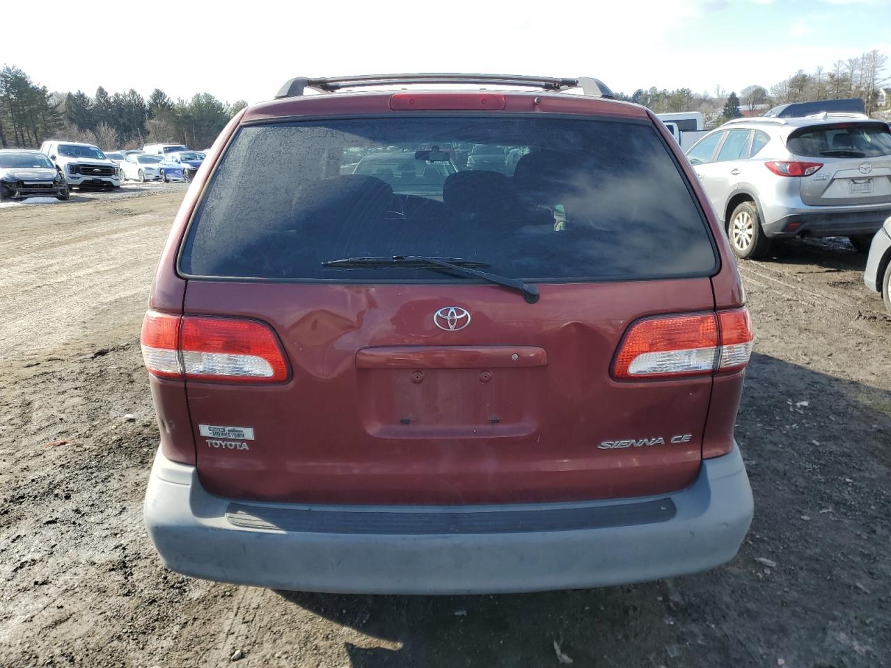 2002 Toyota Sienna VIN 4T3ZF19C02U496795 Copart auction photo, side / front end damage thumbnail 6