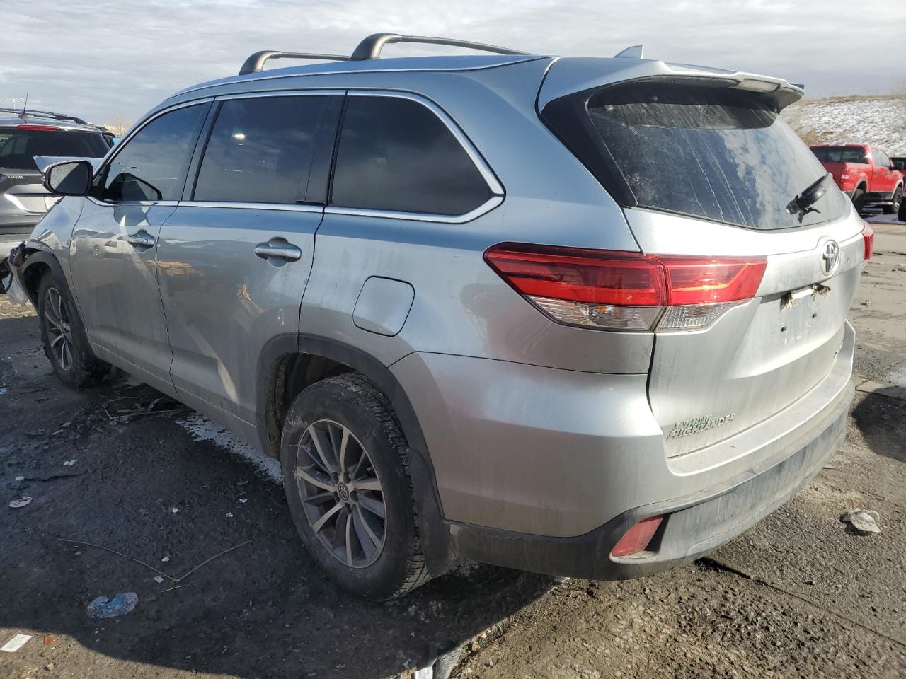2017 Toyota Highlander VIN 5TDJZRFH8HS450063 Copart auction photo, front end / minor dent/scratches damage thumbnail 2