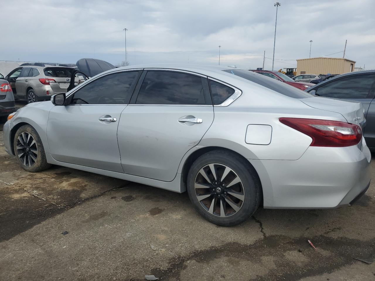 2018 Nissan Altima VIN 1N4AL3AP0JC175363 Copart auction photo, front end / undercarriage damage thumbnail 2
