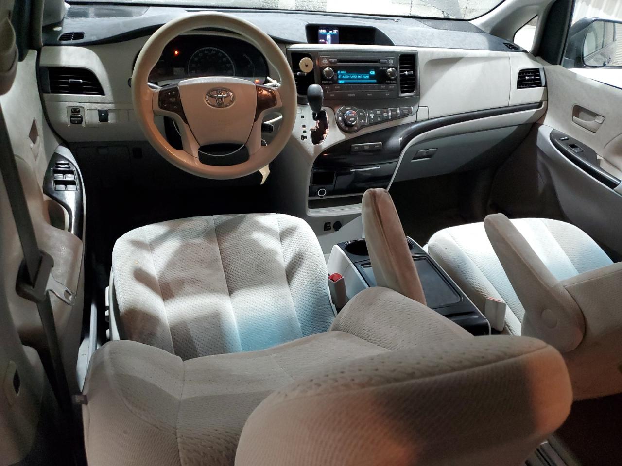 2014 Toyota Sienna VIN 5TDKK3DCXES481730 Copart auction photo, front end damage thumbnail 8