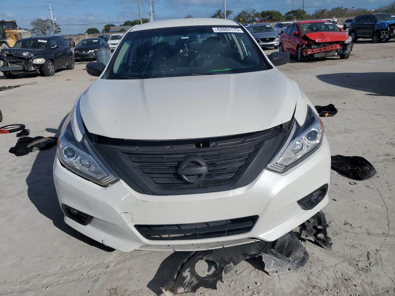 2017 Nissan Altima VIN 1N4AL3APXHN332900 Copart auction photo, front end damage thumbnail 5