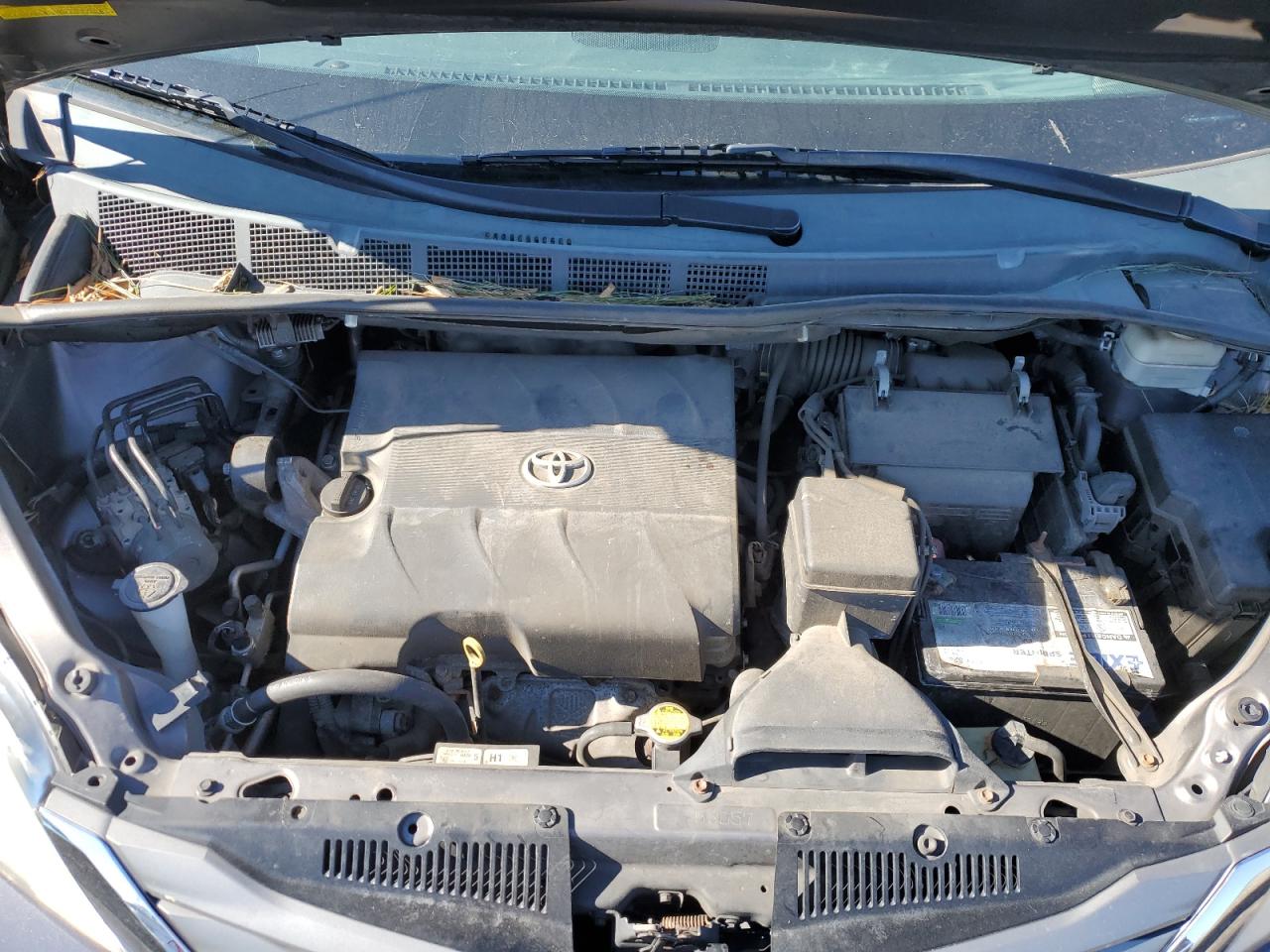 2014 Toyota Sienna VIN 5TDYK3DC5ES418643 Copart auction photo, all over damage thumbnail 12