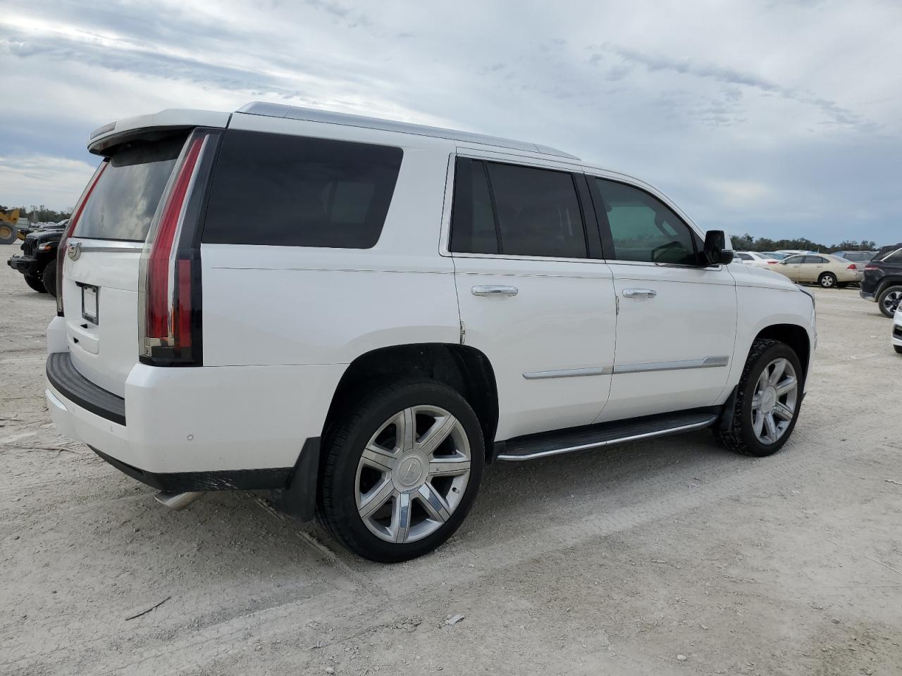 2019 Cadillac Escalade VIN 1GYS3BKJ2KR184092 Copart auction photo, water/flood damage thumbnail 3