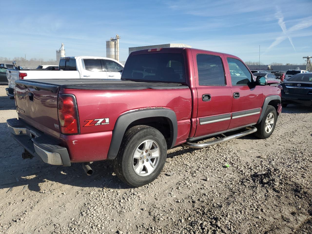 2006 Chevrolet Silverado VIN 2GCEK13T161173115 Copart auction photo, front end / side damage thumbnail 3