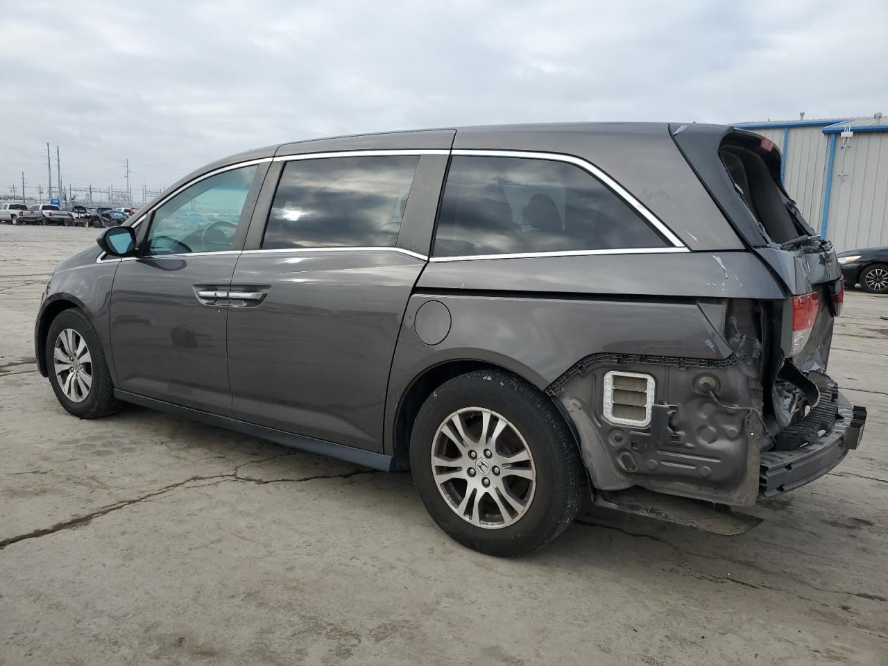 2015 Honda Odyssey VIN 5FNRL5H42FB105684 Copart auction photo, rear end / minor dent/scratches damage thumbnail 2