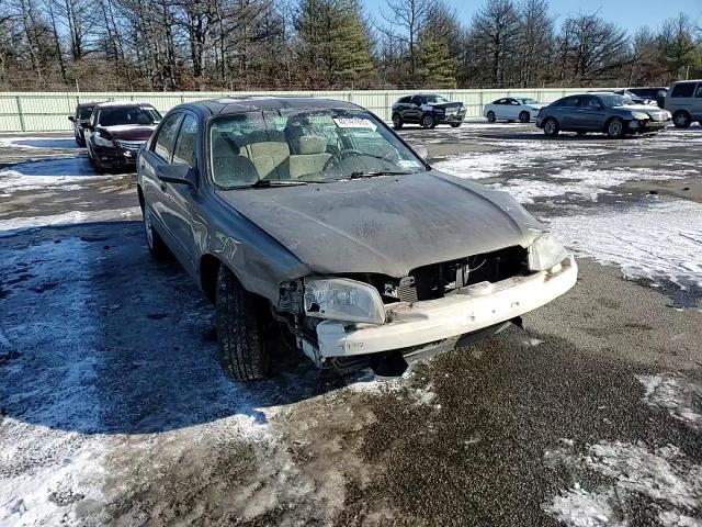 2001 Mazda 626 VIN 1YVGF22D815242283 Copart auction photo, front end / minor dent/scratches damage thumbnail 11
