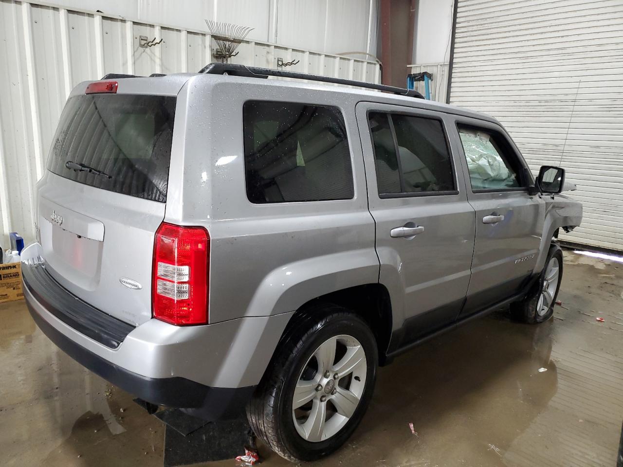 2015 Jeep Liberty (Patriot) VIN 1C4NJRFB5FD376419 Copart auction photo, front end / side damage thumbnail 3
