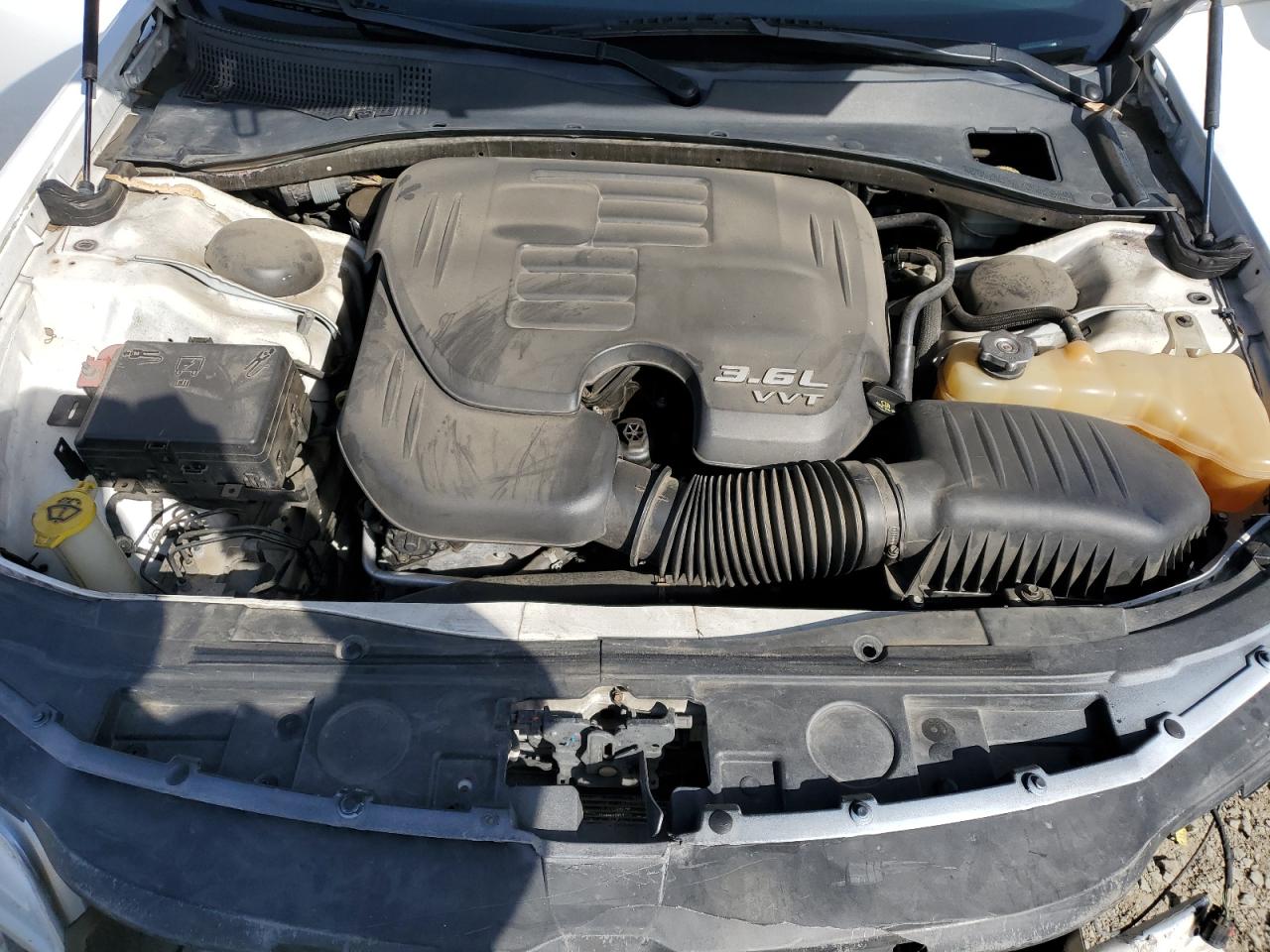 2015 Chrysler 300 VIN 2C3CCAAG1FH876204 Copart auction photo, front end damage thumbnail 11