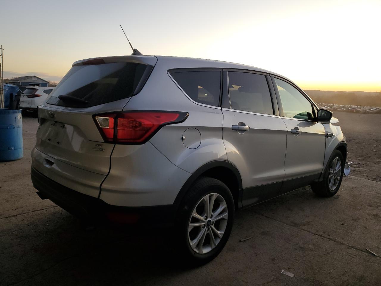 2019 Ford Escape VIN 1FMCU9GD9KUA74068 Copart auction photo, front end damage thumbnail 3