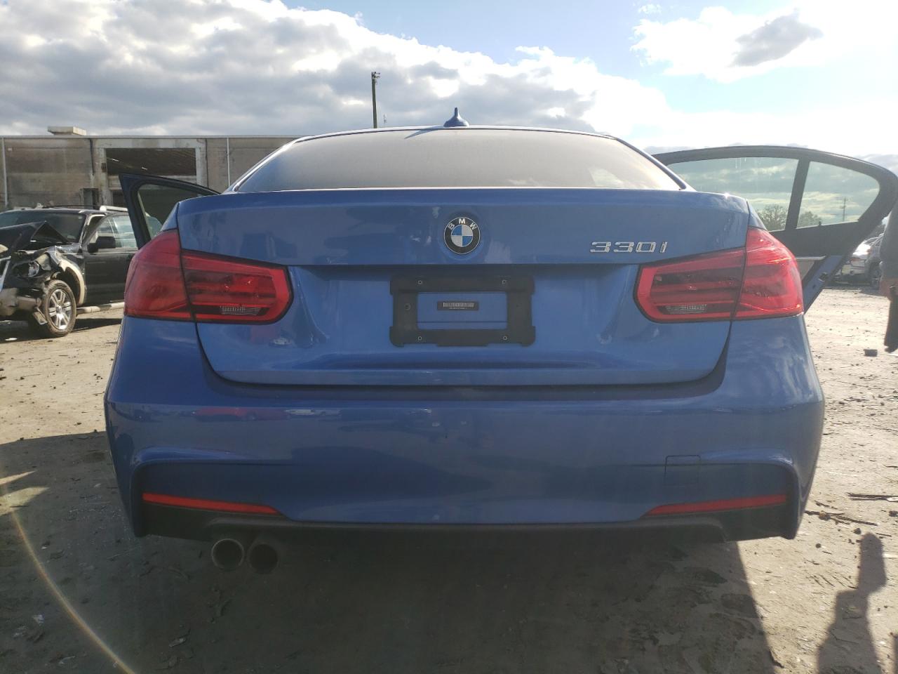 2017 BMW 3er VIN WBA8B9C56HK884712 Copart auction photo, front end / minor dent/scratches damage thumbnail 6
