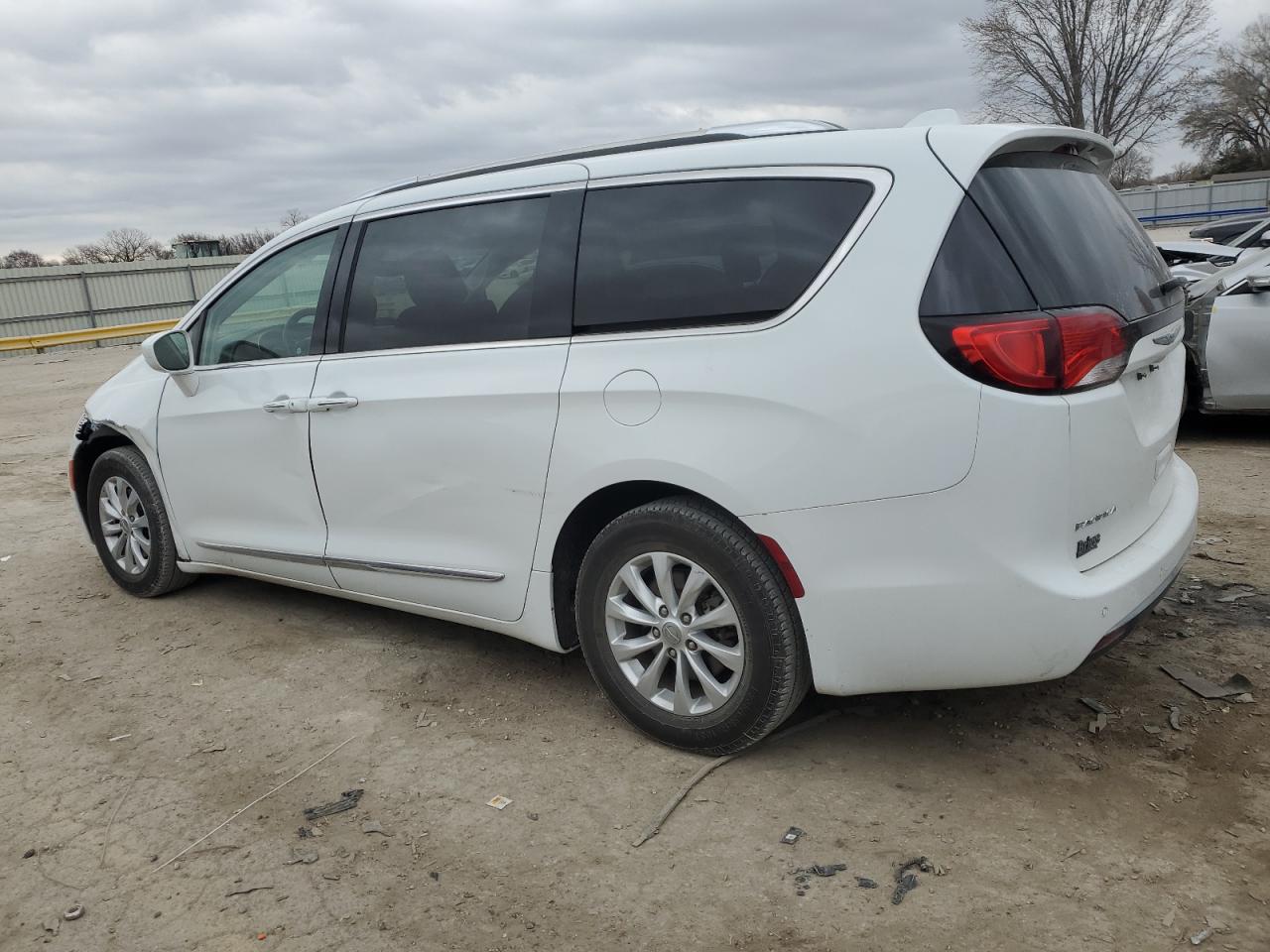 2019 Chrysler Pacifica VIN 2C4RC1BG6KR680963 Copart auction photo, side / front end damage thumbnail 2