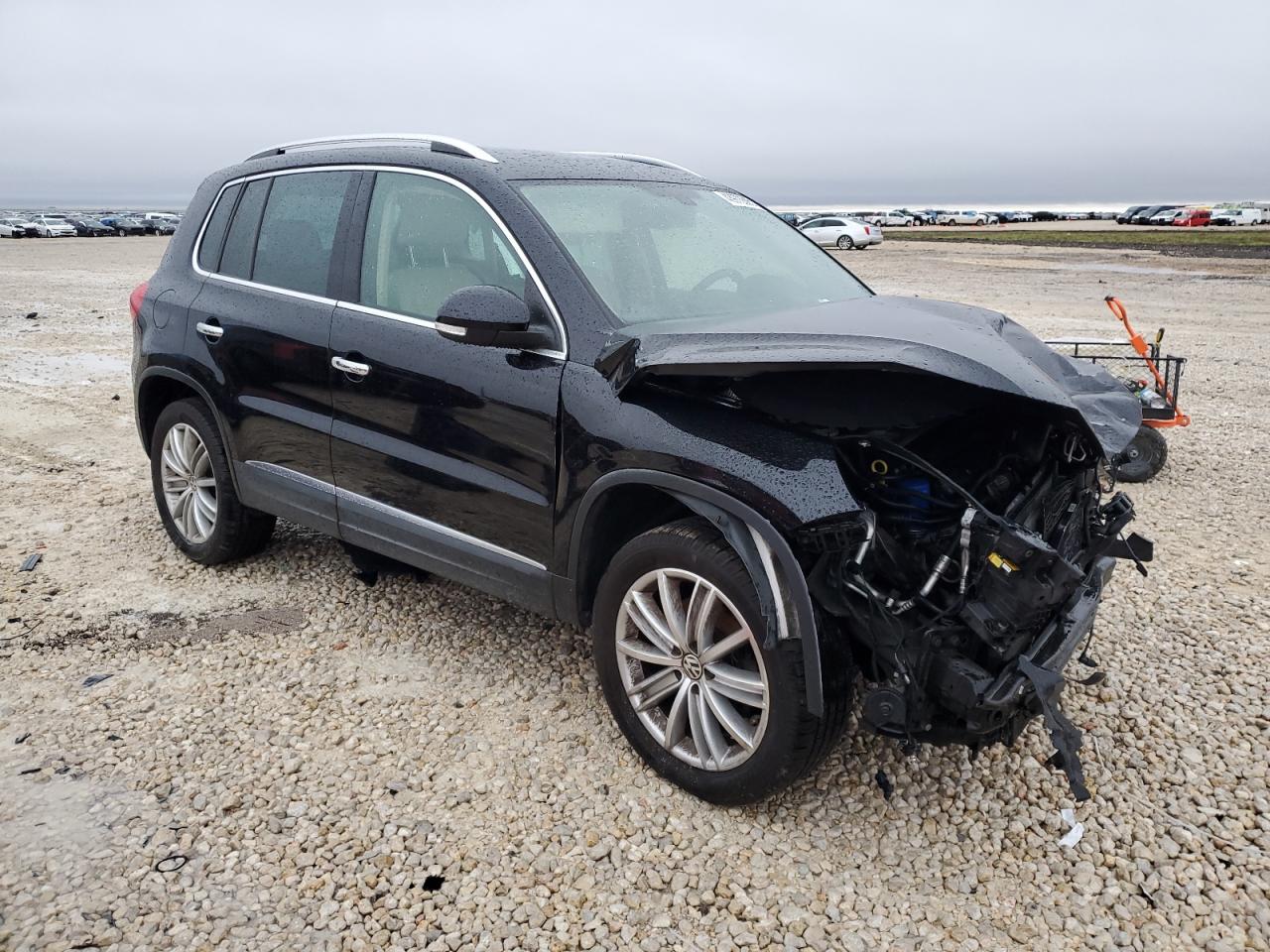 2016 Volkswagen Tiguan VIN WVGAV7AX8GW502249 Copart auction photo, front end / side damage thumbnail 4
