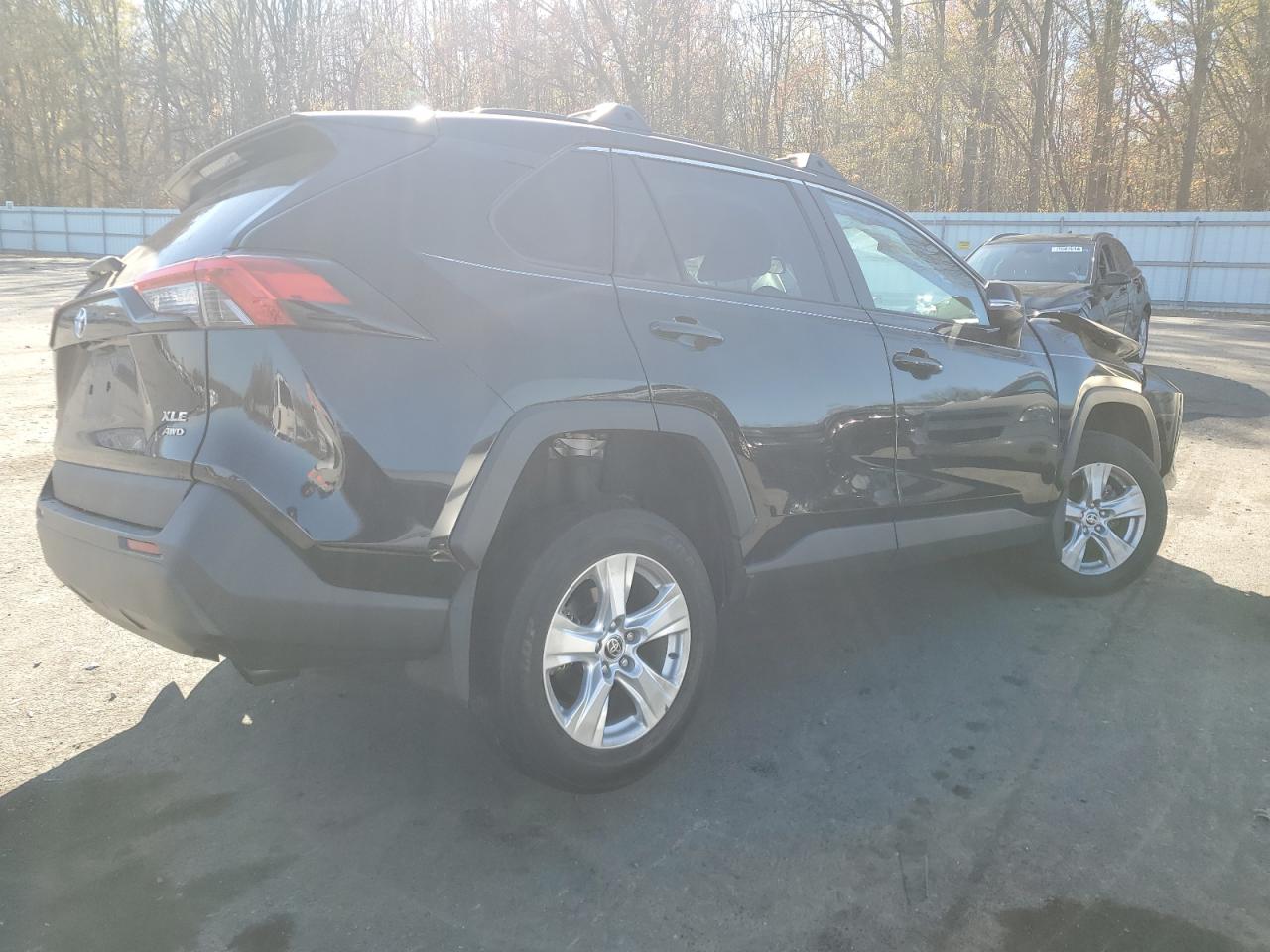 2021 Toyota RAV 4 VIN 2T3P1RFV3MC175056 Copart auction photo, front end / rear end damage thumbnail 3