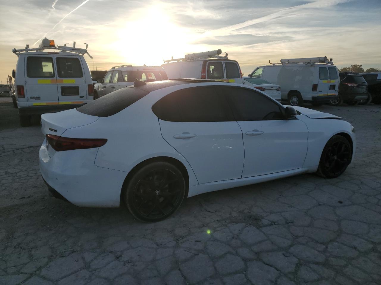 2021 Alfa Romeo Giulia VIN ZARFANBN6M7643954 Copart auction photo, front end / minor dent/scratches damage thumbnail 3
