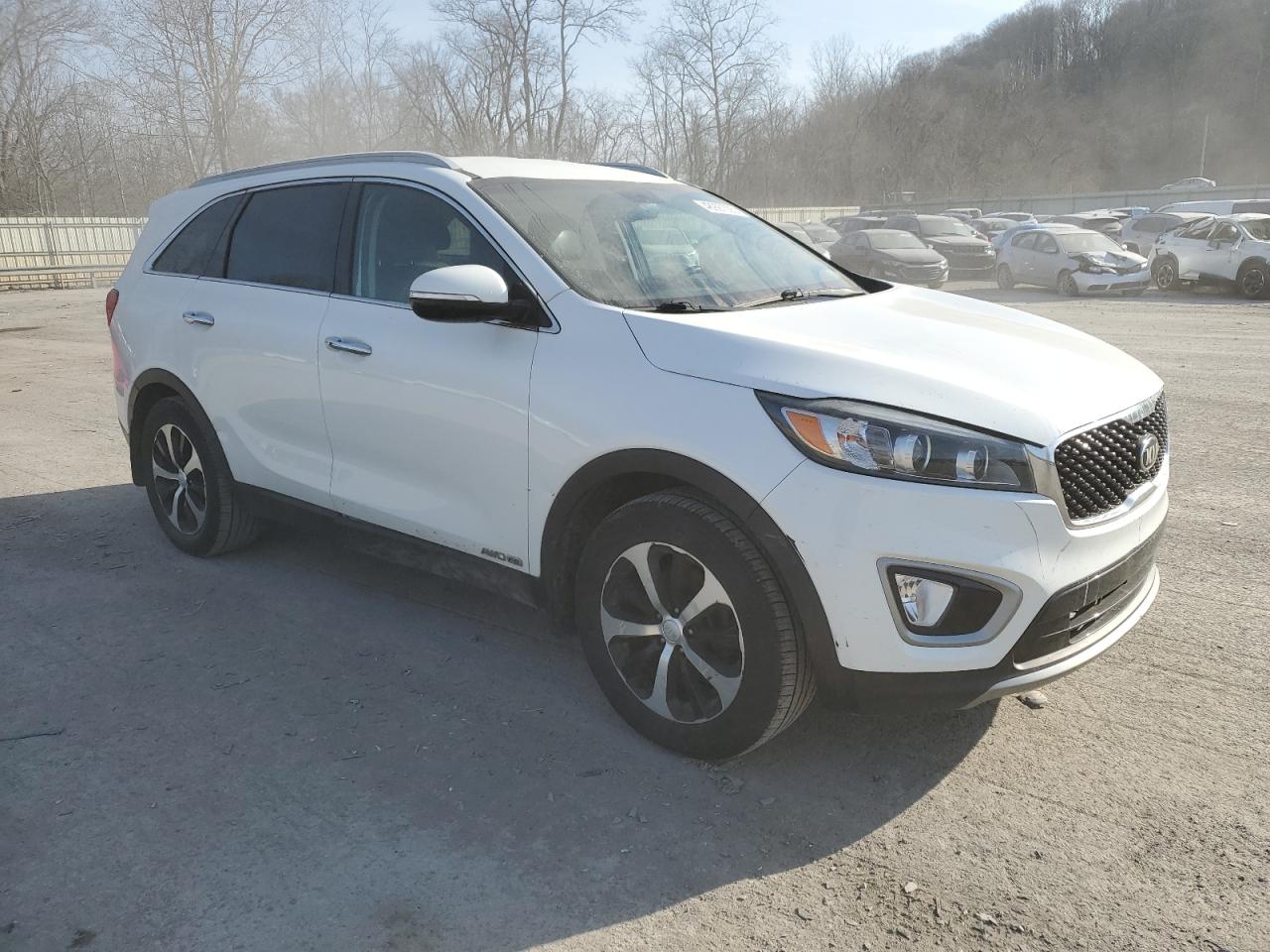 2017 KIA Sorento VIN 5XYPHDA51HG296354 Copart auction photo, minor dent/scratches damage thumbnail 4