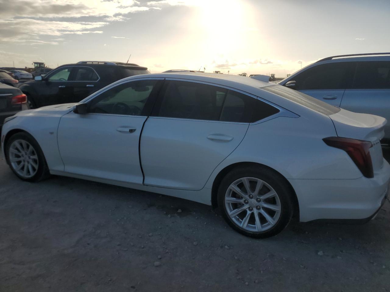 2020 Cadillac CT5 VIN 1G6DW5RKXL0124222 Copart auction photo, water/flood / minor dent/scratches damage thumbnail 2