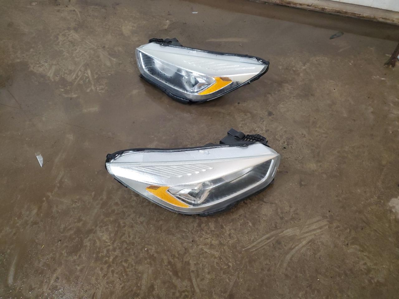 2017 Ford Escape VIN 1FMCU0JD2HUD18852 Copart auction photo, front end / minor dent/scratches damage thumbnail 13