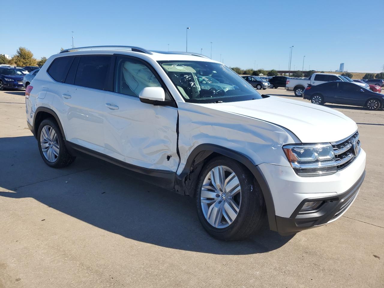 2019 Volkswagen Atlas VIN 1V2WR2CA8KC619641 Copart auction photo, front end / side damage thumbnail 4