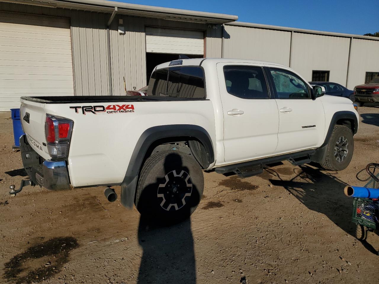 2020 Toyota Tacoma VIN 3TMCZ5AN0LM368514 Copart auction photo, front end / side damage thumbnail 3