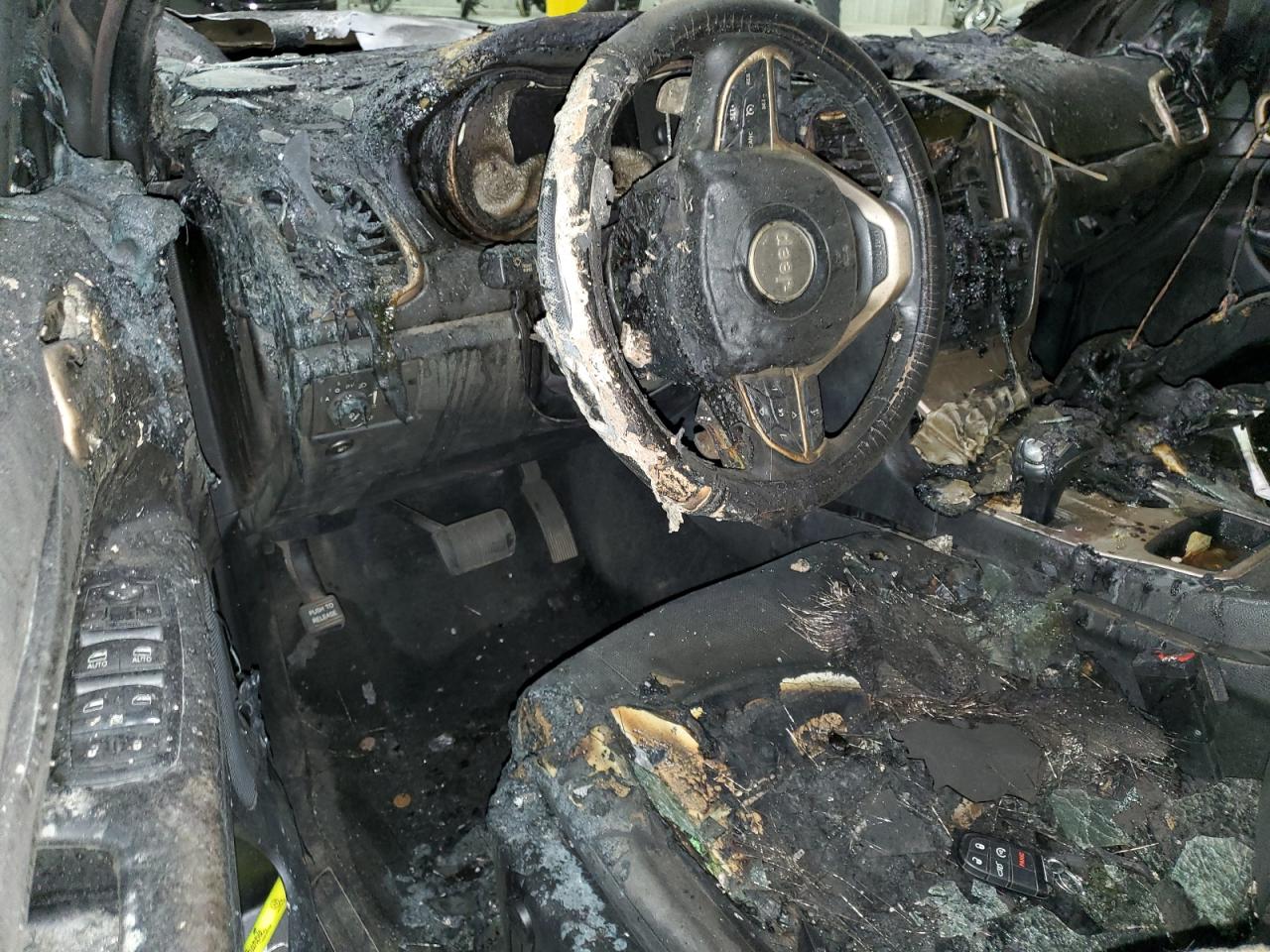 2015 Jeep Grand Cherokee VIN 1C4RJFAG7FC764714 Copart auction photo, burn damage thumbnail 8