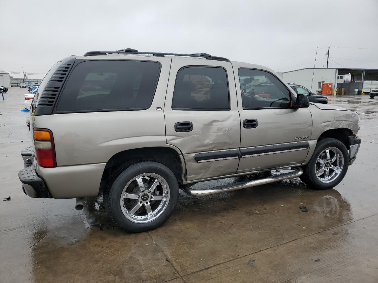 2001 Chevrolet Tahoe VIN 1GNEC13T51J221072 Copart auction photo, side / front end damage thumbnail 3