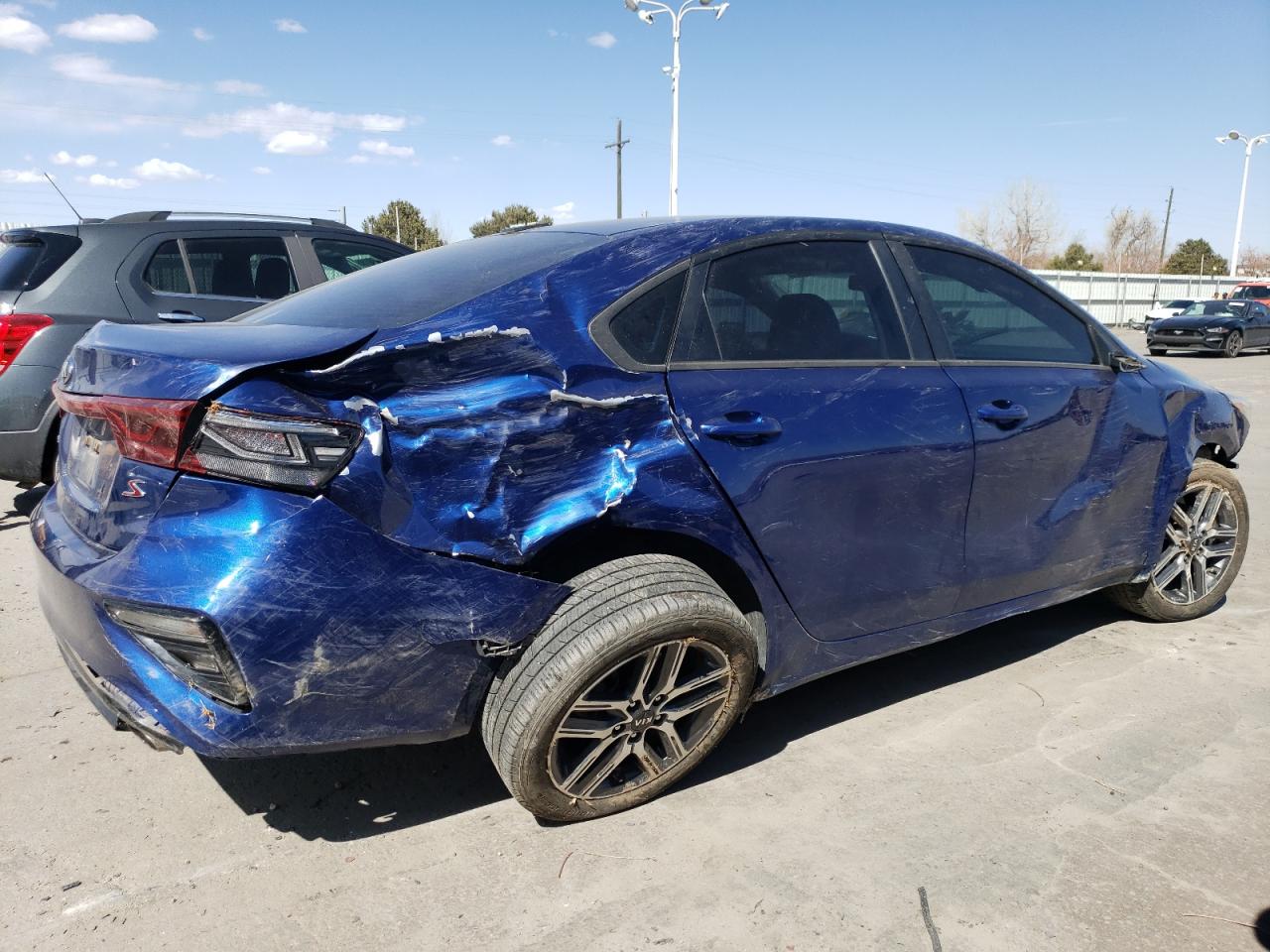 2019 KIA Forte VIN 3KPF34AD8KE050441 Copart auction photo, rollover / hail damage thumbnail 3