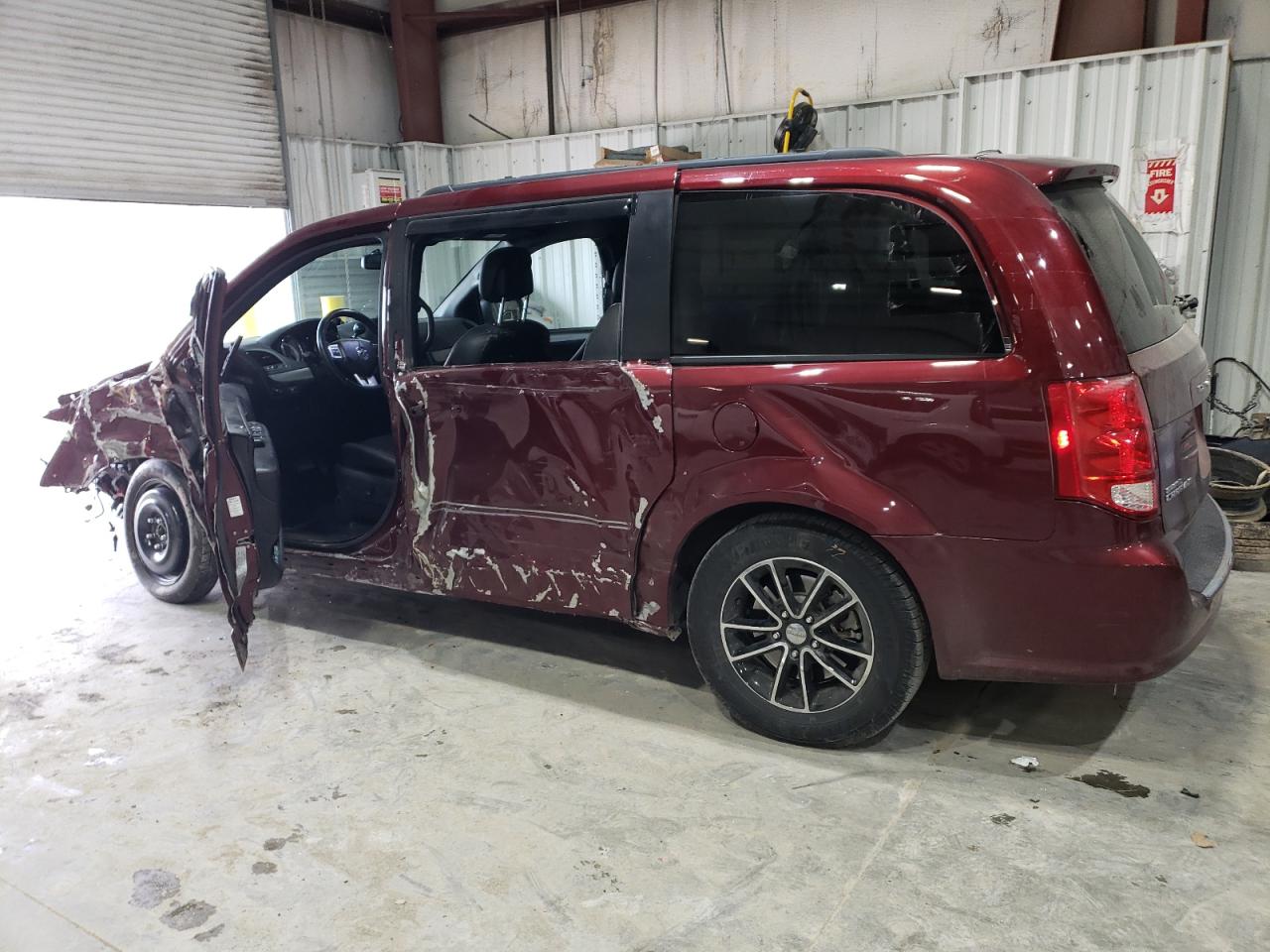 2017 Dodge Caravan VIN 2C4RDGEG7HR596512 Copart auction photo, front end / side damage thumbnail 2