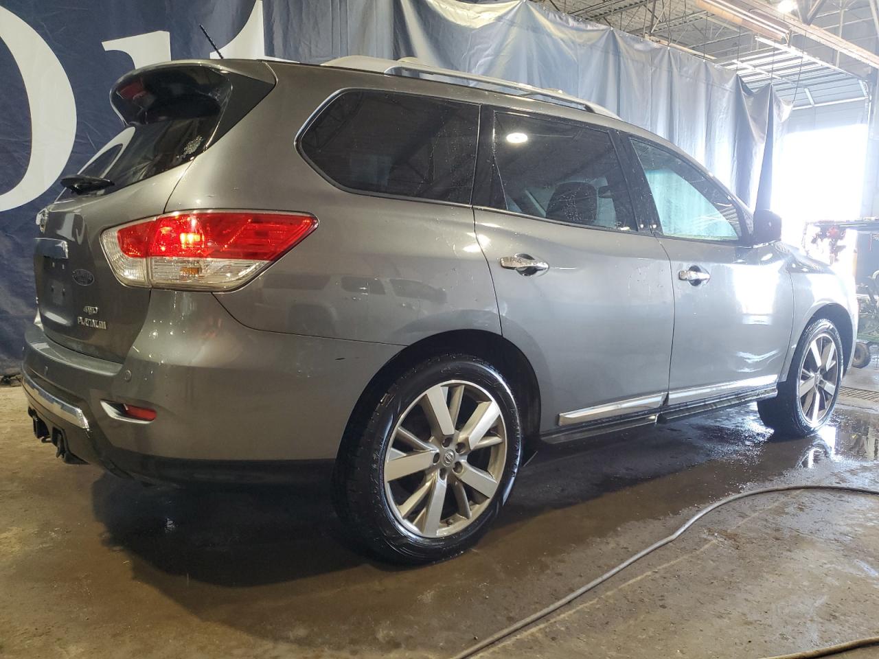 2015 Nissan Pathfinder VIN 5N1AR2MM2FC687732 Copart auction photo, minor dent/scratches damage thumbnail 3
