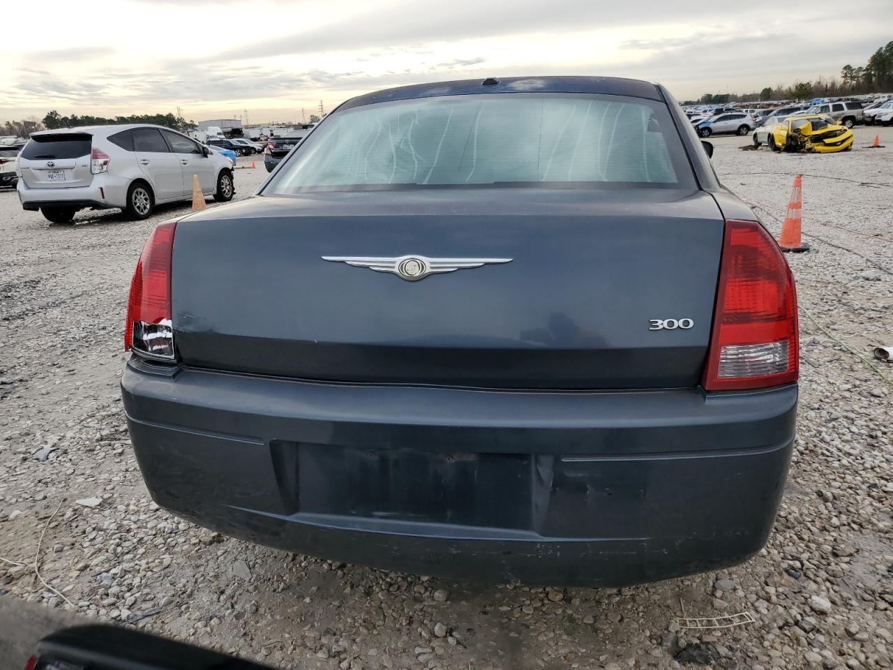 2007 Chrysler 300 VIN 2C3KA43R27H855347 Copart auction photo, rear end / side damage thumbnail 6