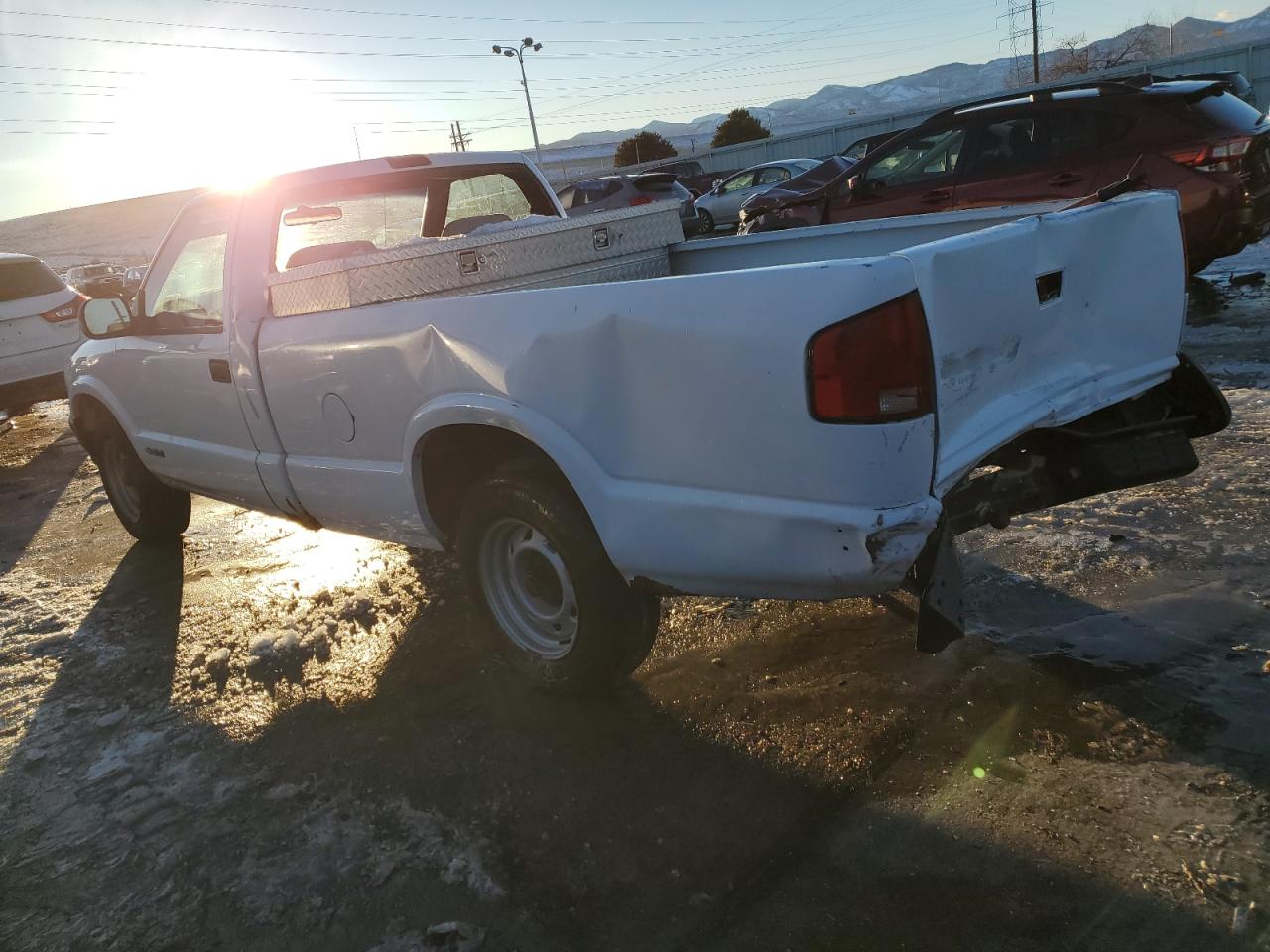 1996 Chevrolet S-10 Pickup VIN 1GCCS1443T8210348 Copart auction photo, rear end / hail damage thumbnail 2