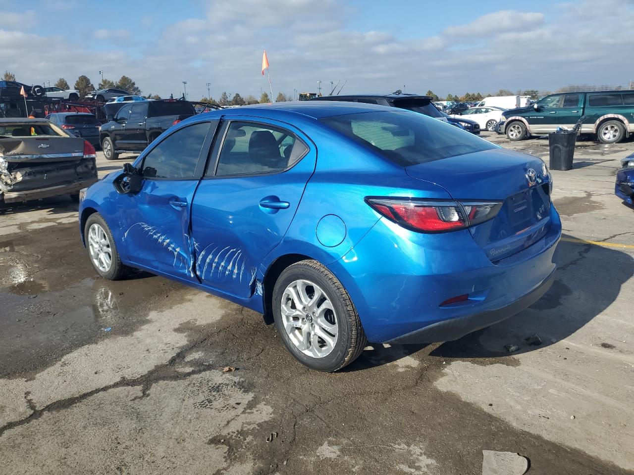 2017 Toyota Yaris VIN 3MYDLBYV9HY169554 Copart auction photo, front end damage thumbnail 2