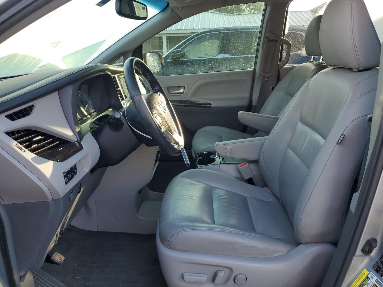 2017 Toyota Sienna VIN 5TDYZ3DC9HS820214 Copart auction photo, rear end damage thumbnail 7