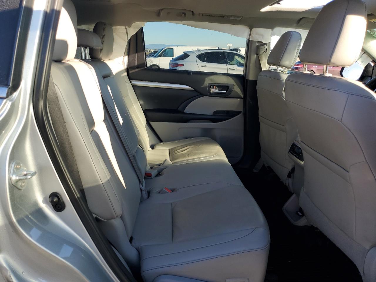 2019 Toyota Highlander VIN 5TDJZRFH4KS709266 Copart auction photo, all over damage thumbnail 10