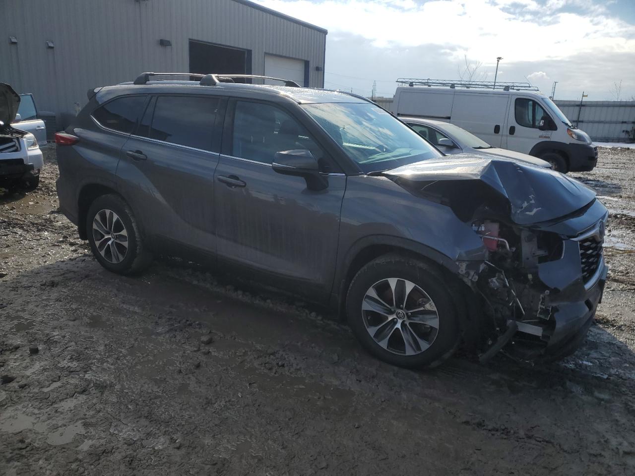 2022 Toyota Highlander VIN 5TDGBRCH0NS555520 Copart auction photo, front end damage thumbnail 4