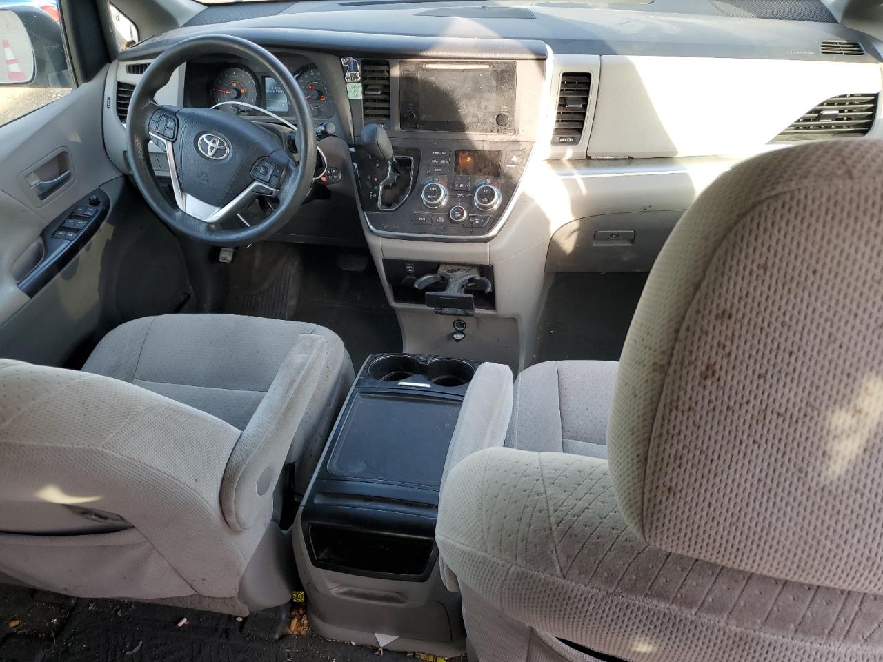 2015 Toyota Sienna VIN 5TDKK3DC7FS607298 Copart auction photo, front end / minor dent/scratches damage thumbnail 8