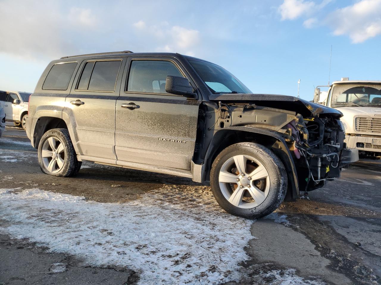 2014 Jeep Liberty (Patriot) VIN 1C4NJRFB5ED766189 Copart auction photo, front end / side damage thumbnail 4