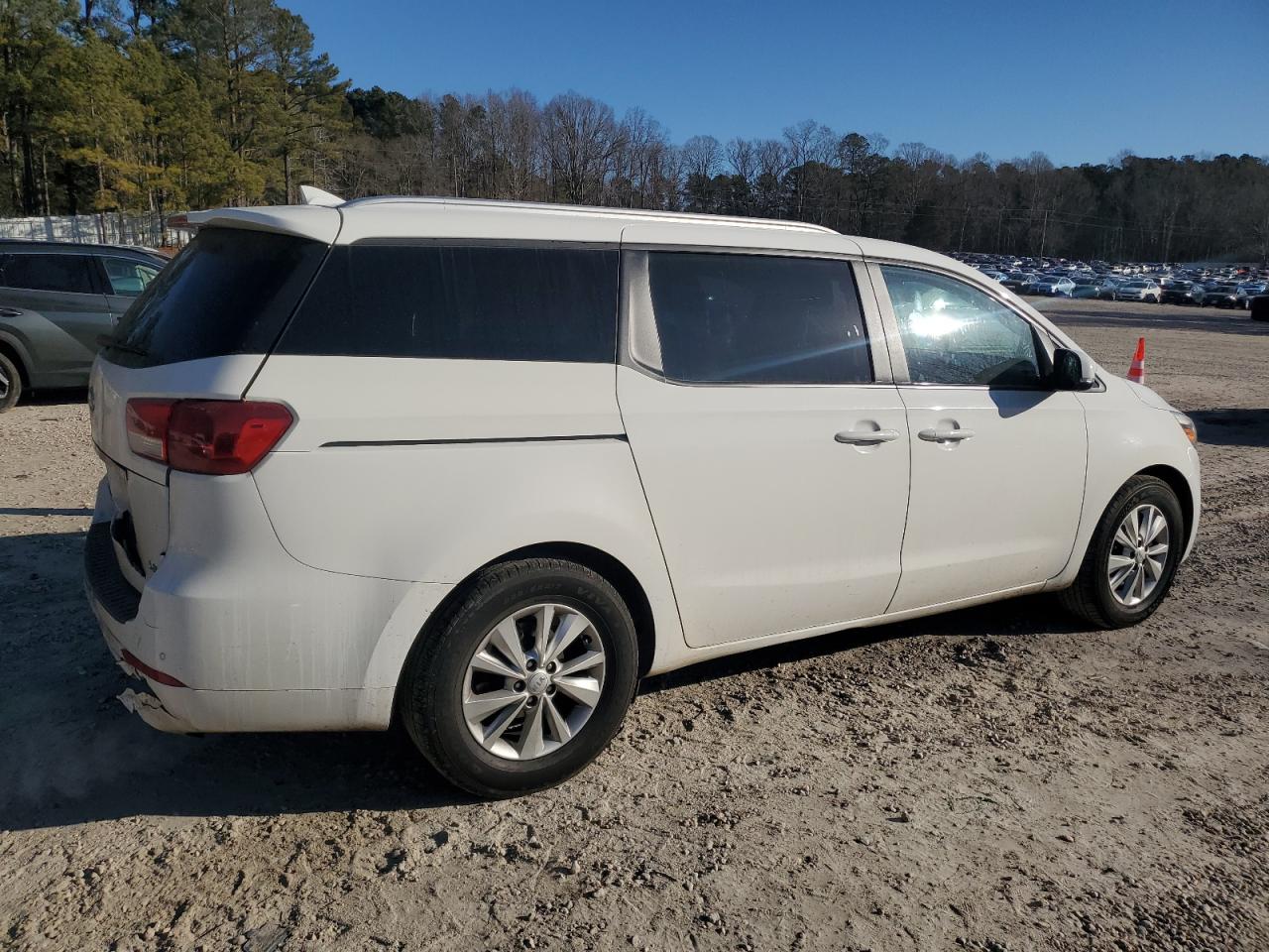 2016 KIA Sedona VIN KNDMB5C18G6173866 Copart auction photo, rear end damage thumbnail 3
