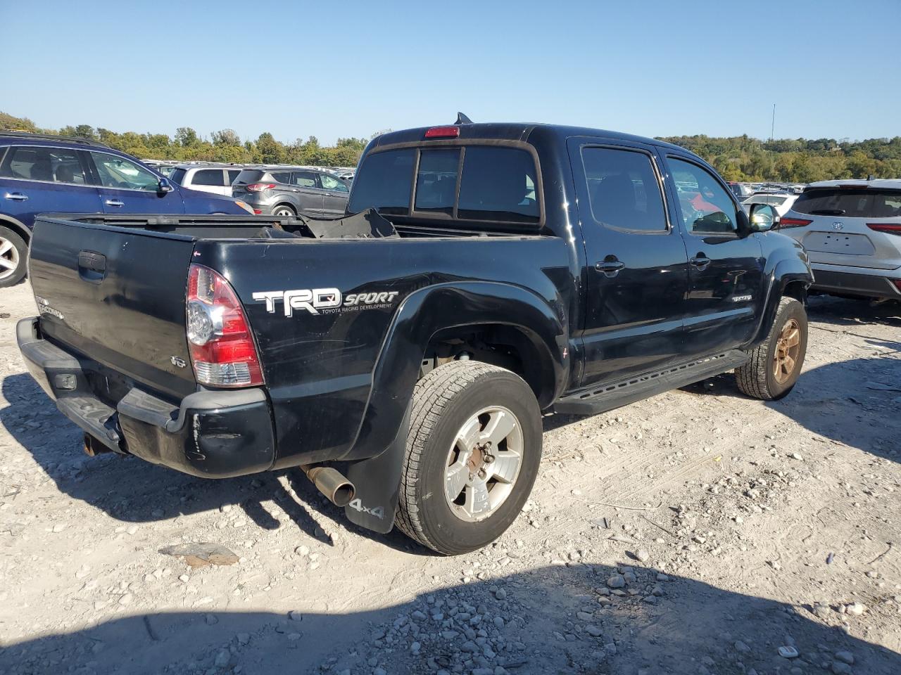 2015 Toyota Tacoma VIN 5TFLU4EN7FX116969 Copart auction photo, front end damage thumbnail 3