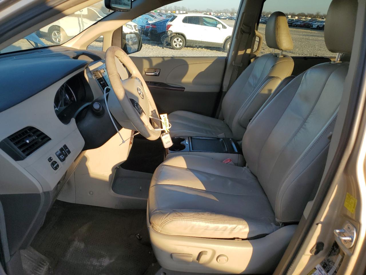 2011 Toyota Sienna VIN 5TDYK3DC4BS057885 Copart auction photo, front end damage thumbnail 7