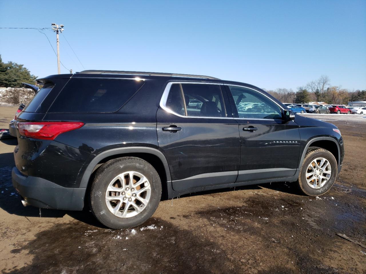 2019 Chevrolet Traverse VIN 1GNEVGKW8KJ281714 Copart auction photo, side / minor dent/scratches damage thumbnail 3