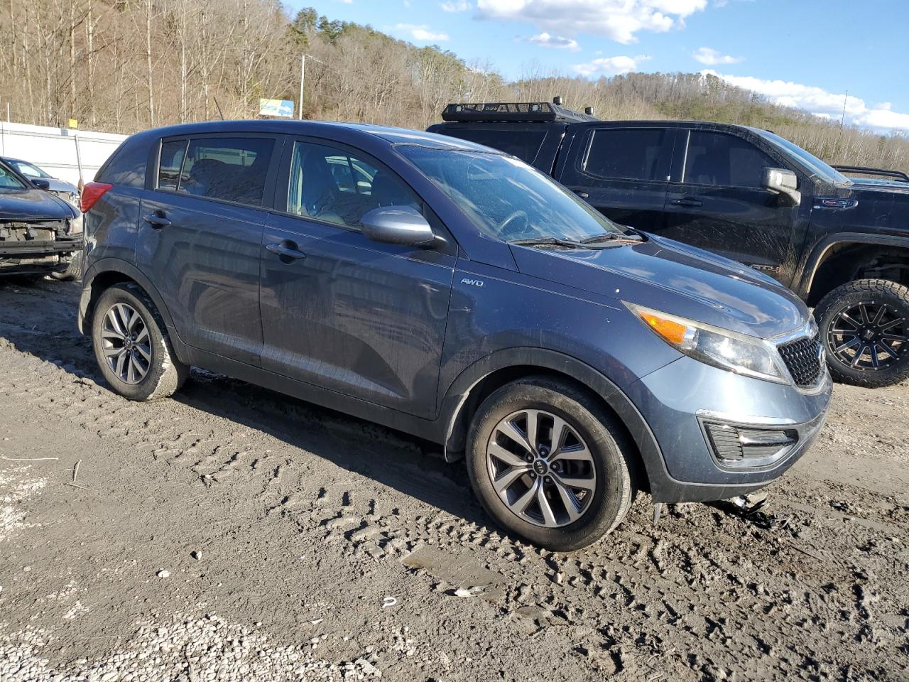 2014 KIA Sportage VIN KNDPBCAC6E7563281 Copart auction photo, front end / side damage thumbnail 4