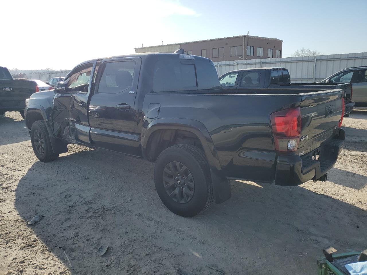 2020 Toyota Tacoma VIN 5TFCZ5AN1LX243256 Copart auction photo, side damage thumbnail 2