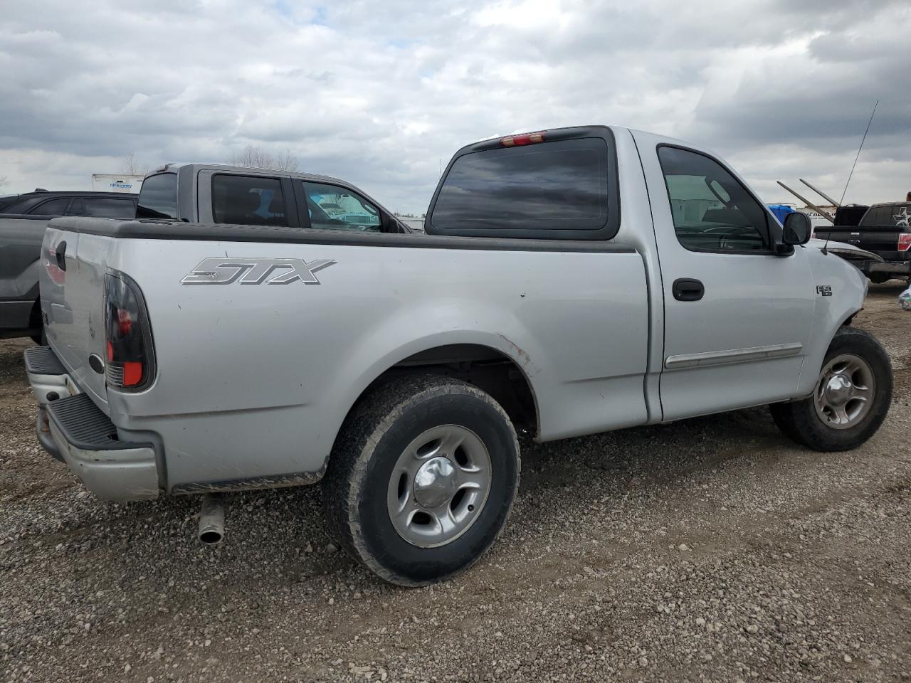 2004 Ford F-150 VIN 2FTRF17204CA44808 Copart auction photo, front end / rear end damage thumbnail 3