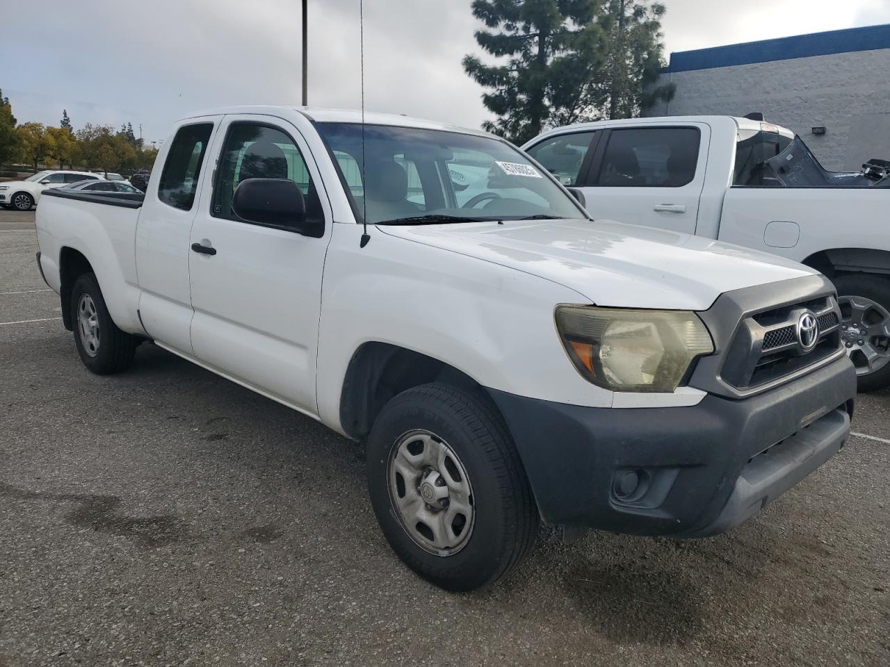 2015 Toyota Tacoma VIN 5TFTX4CN4FX062864 Copart auction photo, normal wear damage thumbnail 4
