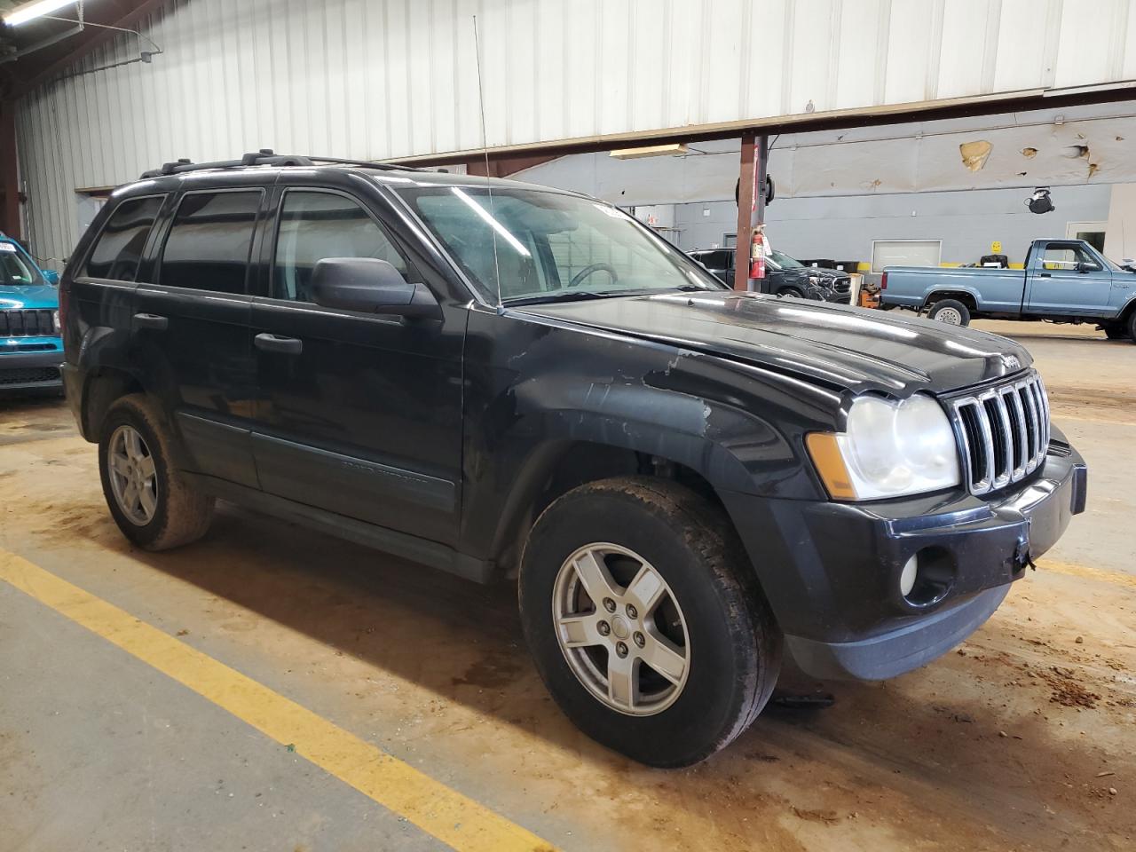 2005 Jeep Grand Cherokee VIN 1J4HR48N75C597602 Copart auction photo, rear end / front end damage thumbnail 4