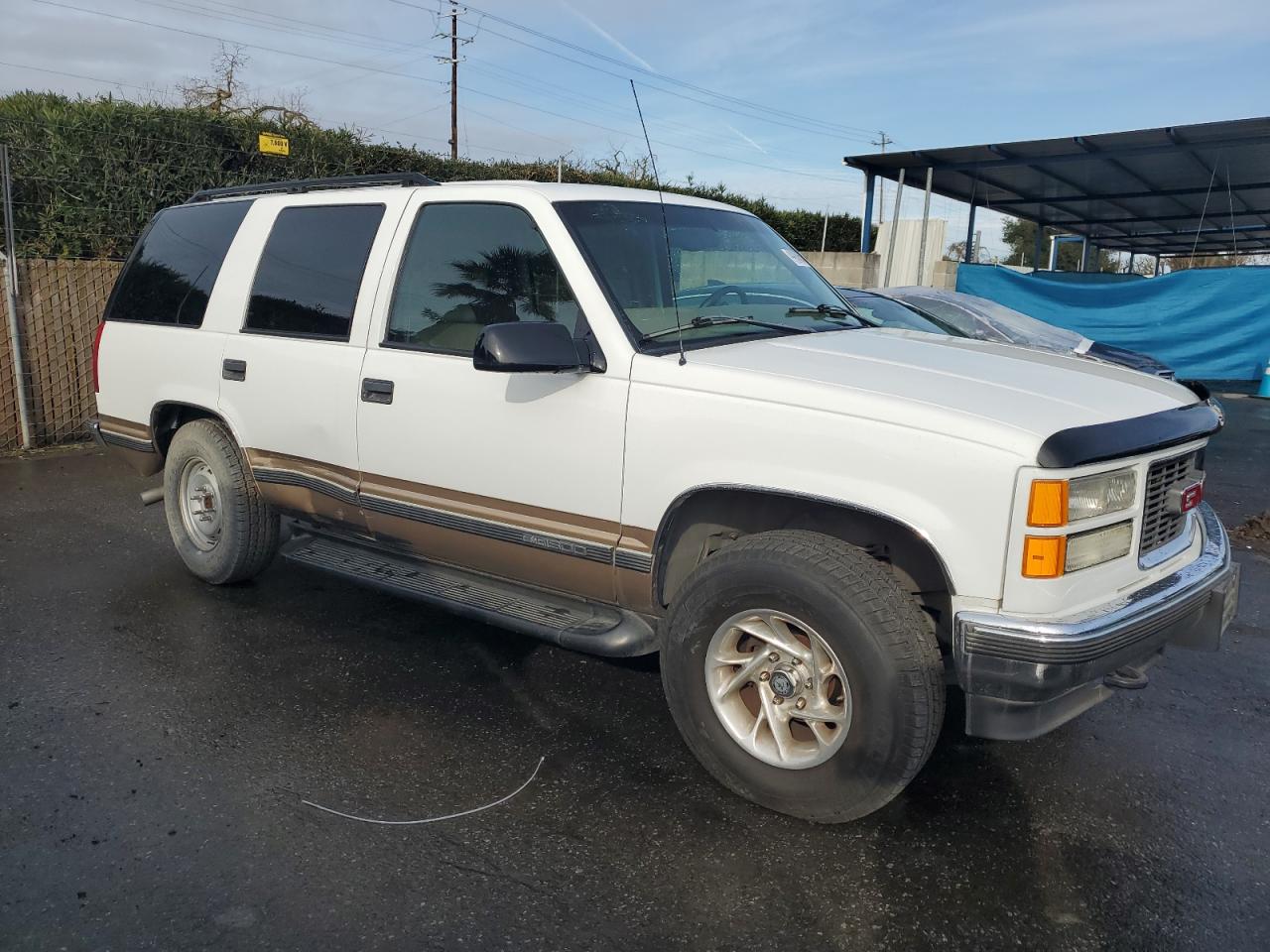 1999 GMC Yukon VIN 1GKEK13RXXJ735870 Copart auction photo, mechanical / side damage thumbnail 4