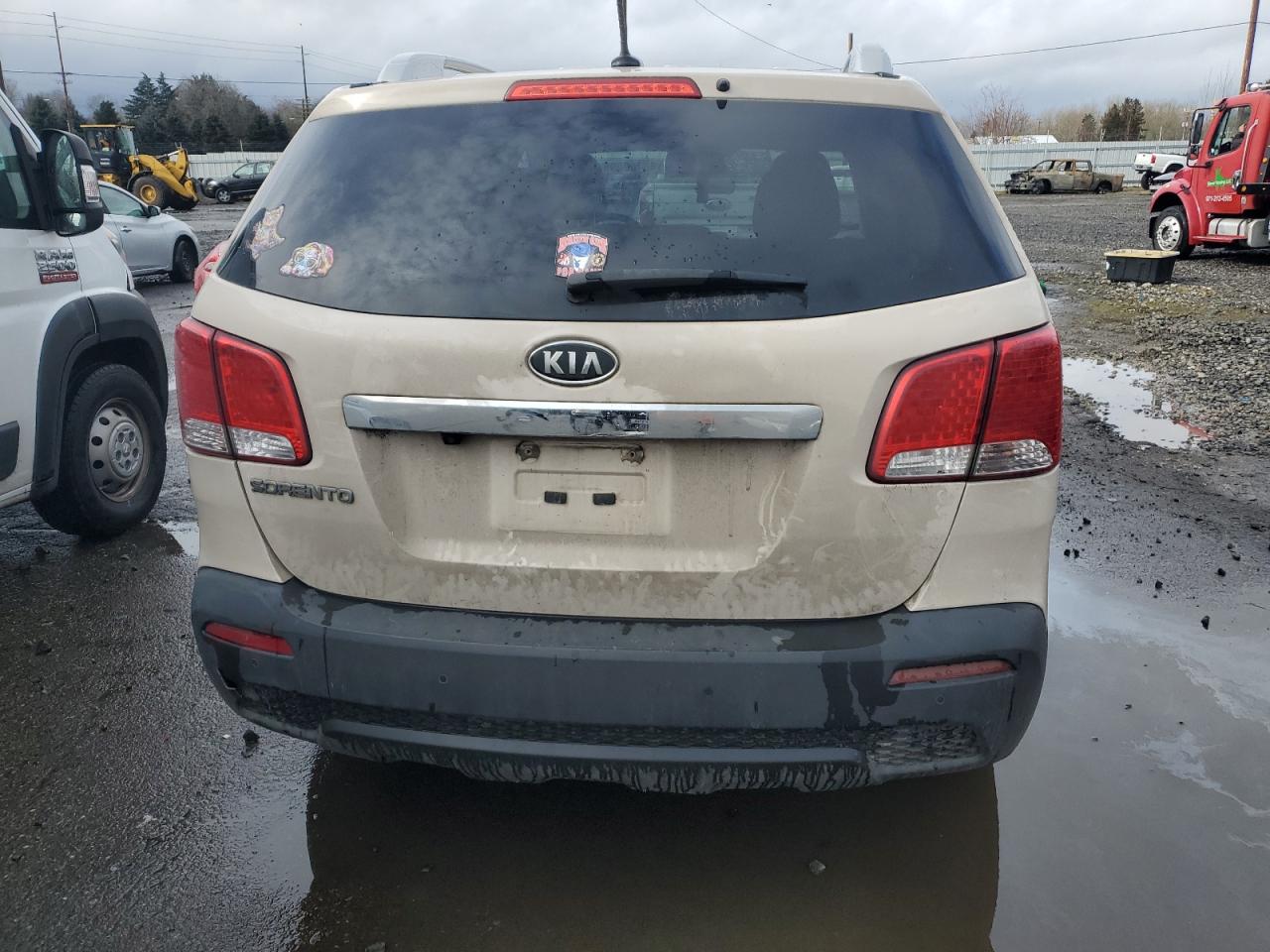 2011 KIA Sorento VIN 5XYKT4A19BG127518 Copart auction photo, front end damage thumbnail 6